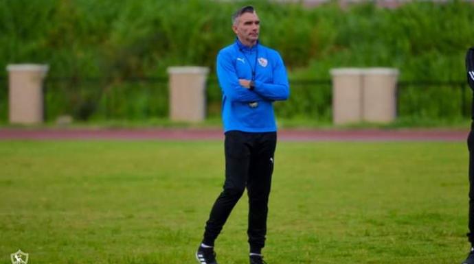 كارتيرون يقود تدريبات الإحماء للزمالك استعدادًا لموقعة أفريقيا