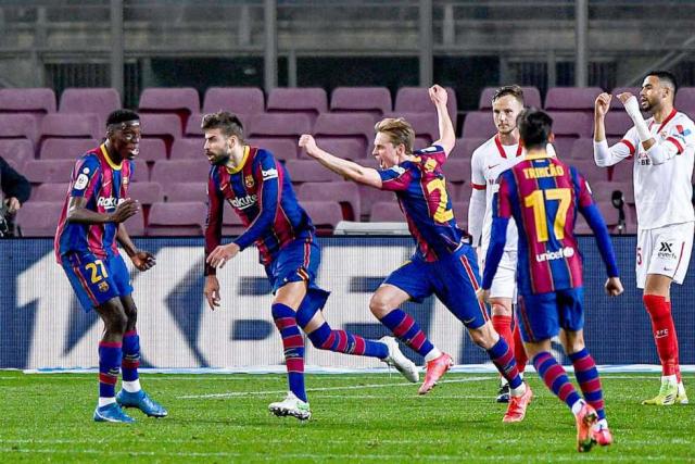 بيكيه يحتفل بأحد أهداف برشلونة - صورة أرشيفية