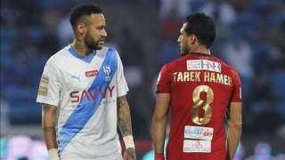 محمد شريف ضد طارق حامد.. مواجهة مصرية بين الخليج وضمك بالدوري السعودي
