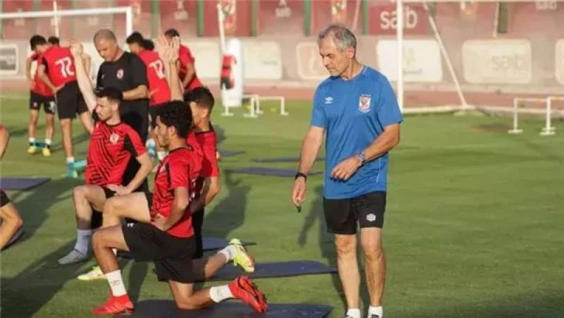 كولر ولاعبو الأهلي خلال التدريبات