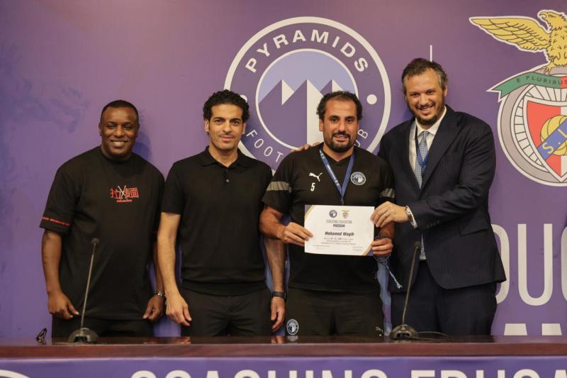 المهندس ممدوح عيد رئيس نادي بيراميدز يكرم المشاركين