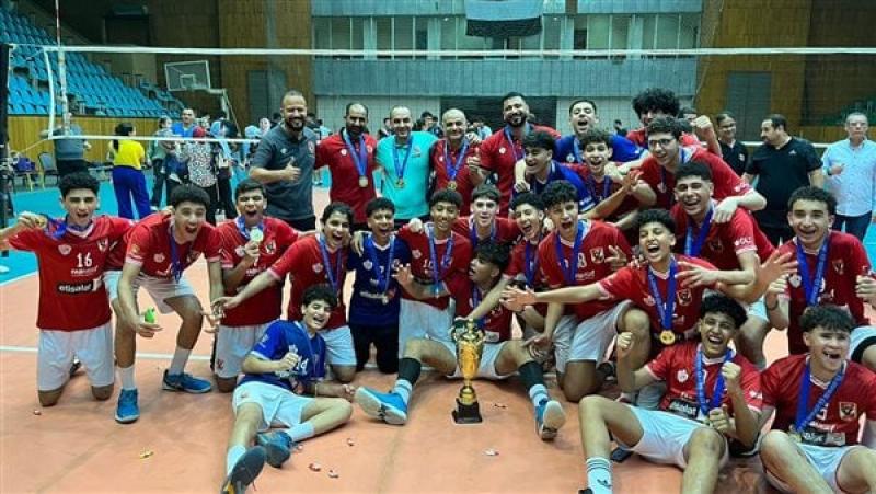 تتويج شباب الأهلي ببطولة الجمهورية للطائرة