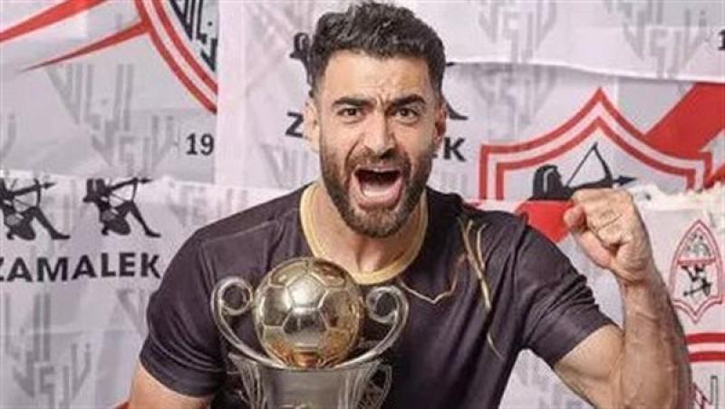 حمزة المثلوثي يحمل كأس الكونفيدرالية