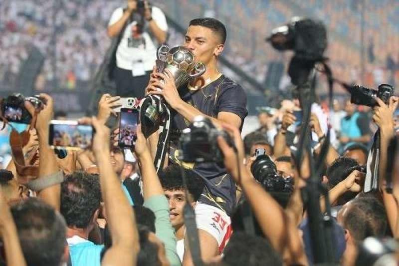محمد شحاتة مع كأس الكونفدرالية