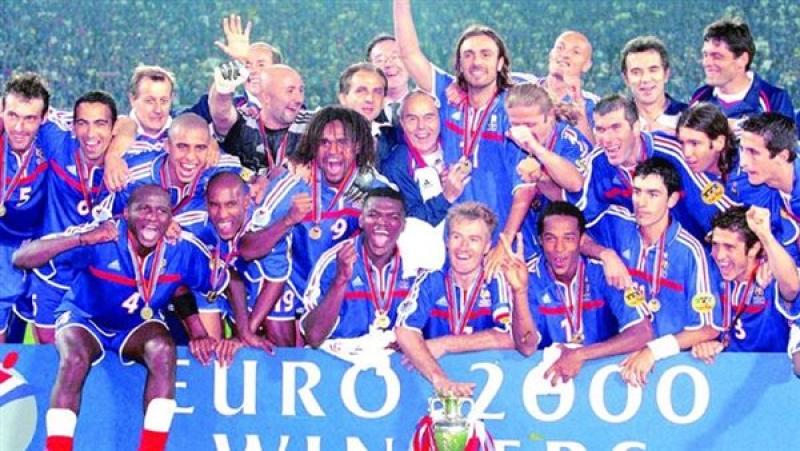 منتخب فرنسا بطل اليورو 2000