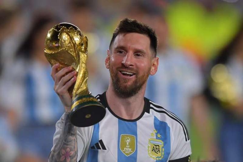 ميسي لاعب فريق إنتر ميامي ومنتخب الأرجنتين