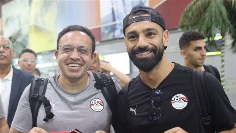 طبيب منتخب مصر مع محمد صلاح