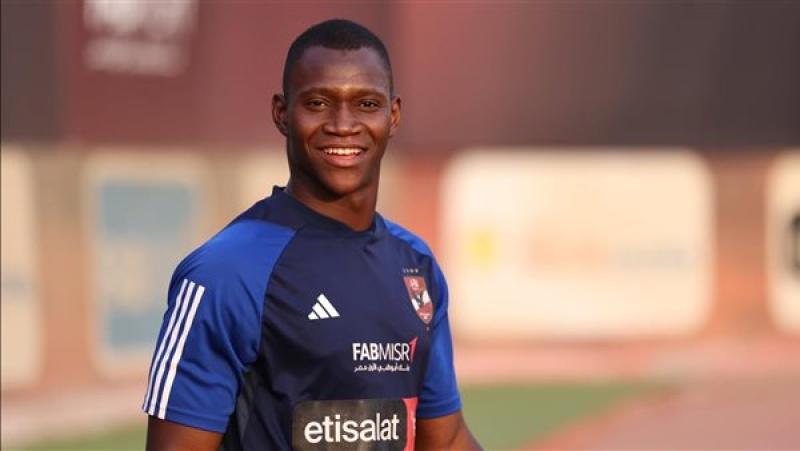 أليو ديانج لاعب خط وسط الأهلي