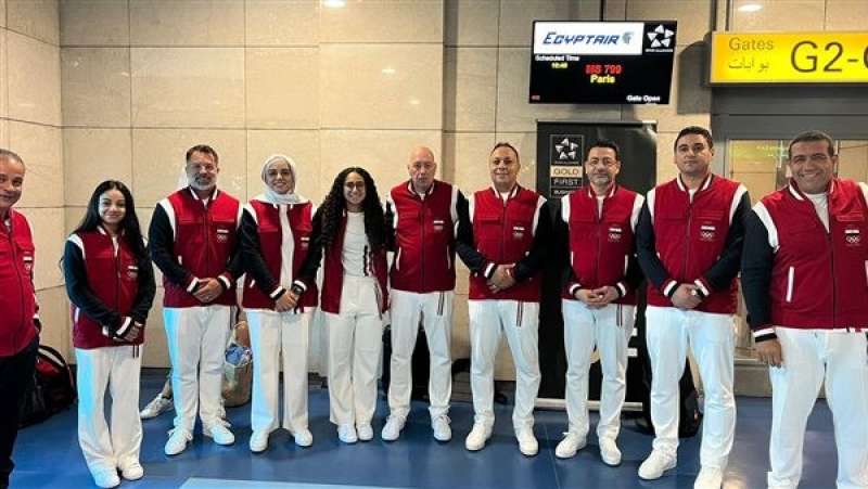 الفوج الثاني من بعثة مصر يطير الى باريس