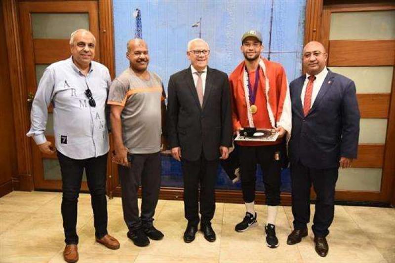 عمر العوضي لاعب منتخب مصر للملاكمة